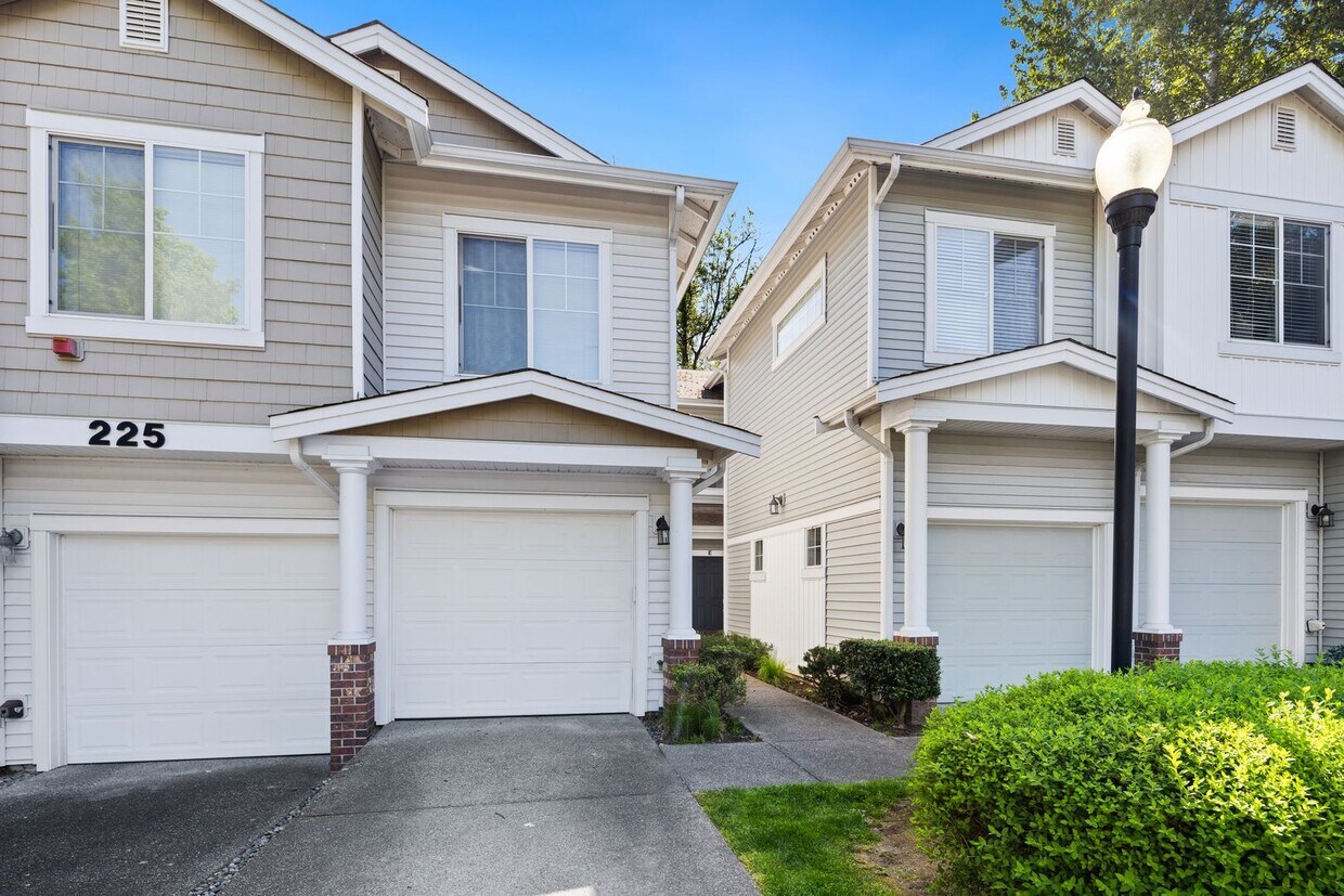Foto principal - Spacious 3 bed Townhome