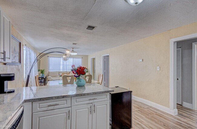 Foto del edificio - 4 br, 2 bath House - 1105 W 34th St