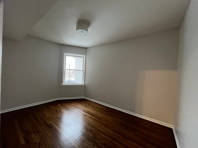 Building Photo - 2338 N Avers Ave