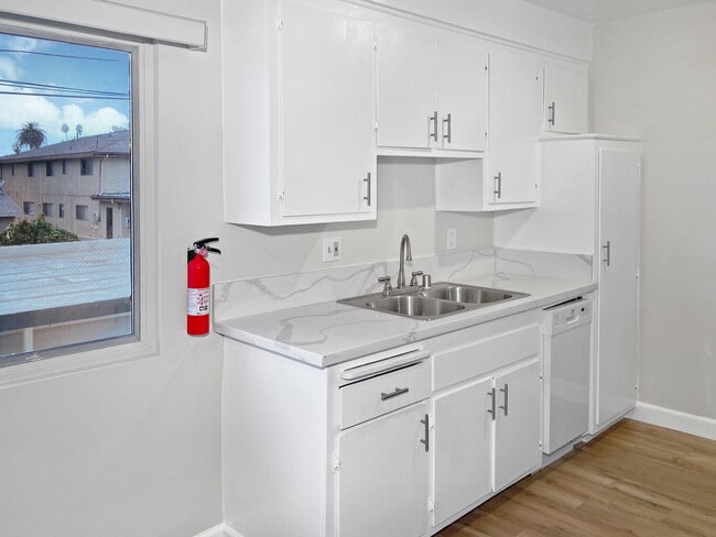 Photo - 417 N Stoneman Ave Apartments