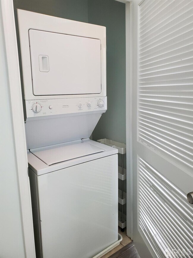 Building Photo - 1033 Morning Glory Dr