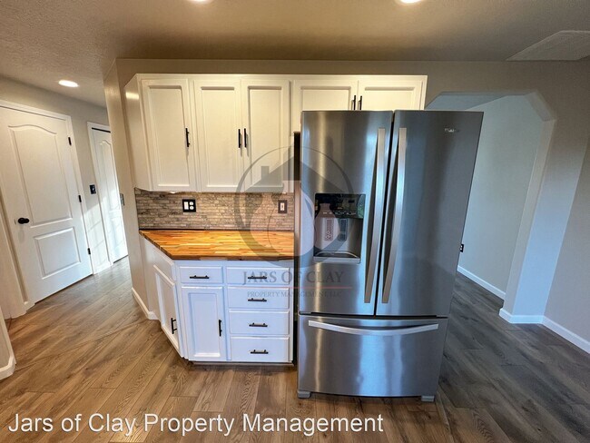 Foto del edificio - 3 br, 1.5 bath House - 6682 Veranda Ct N
