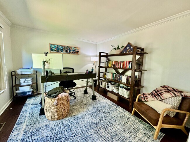 Foto del edificio - 4 Bedrooms with Finished Basement and Bonus Room!