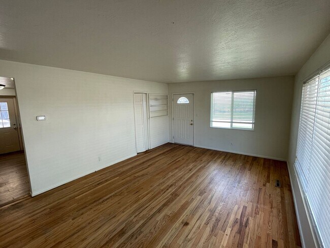 Foto del edificio - Beautiful 4-Bedroom Home in Desirable Holladay Neighborhood