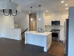 Building Photo - 17 Lily Pond Ln