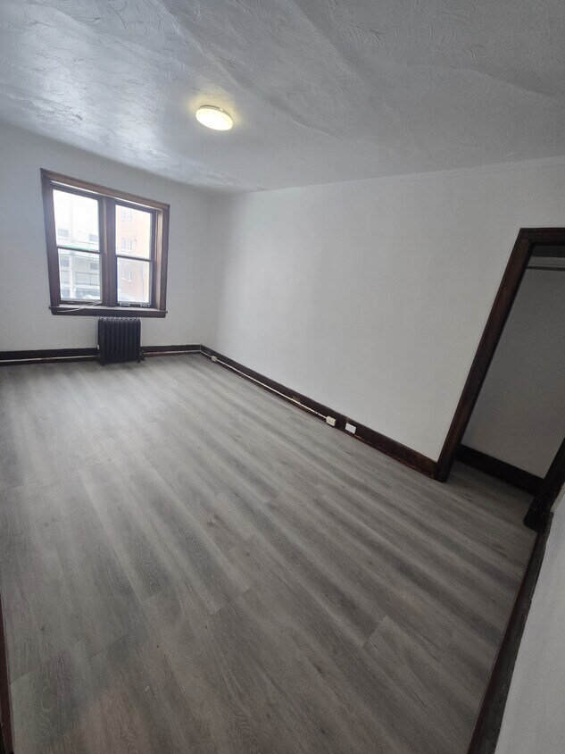 Building Photo - 429 Qu'Appelle Ave