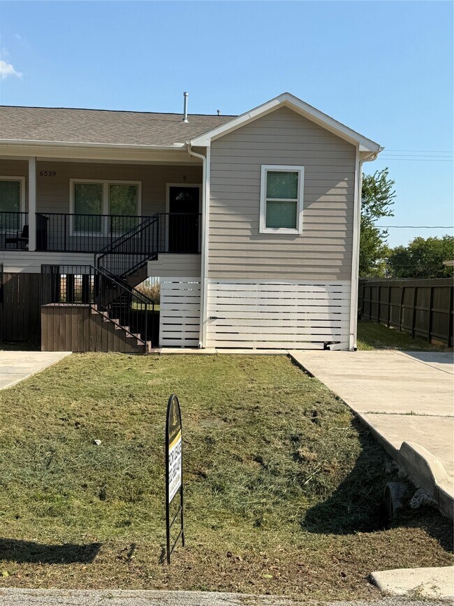 Foto del edificio - 6539 Crestford Ln