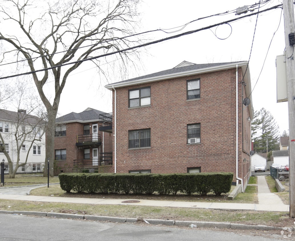 Scarsdale Views Apartments in White Plains, NY