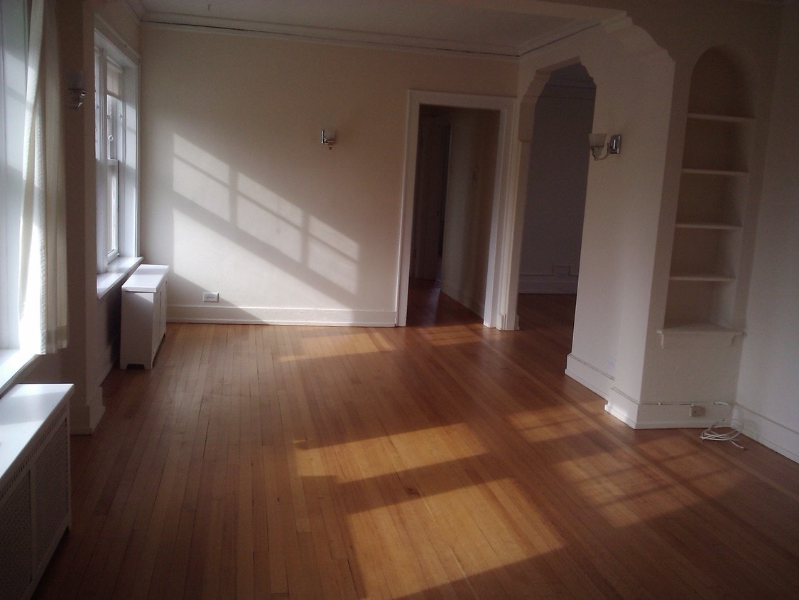 Building Photo - 812 Elm St