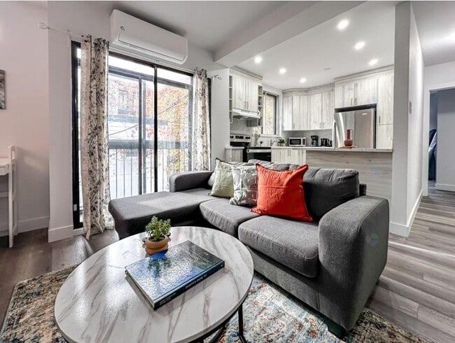 Photo du bâtiment - 720-720 Av. Marin