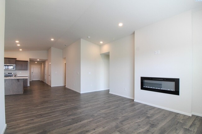 Building Photo - 4 Bed/2 Bath Home in West Pasco