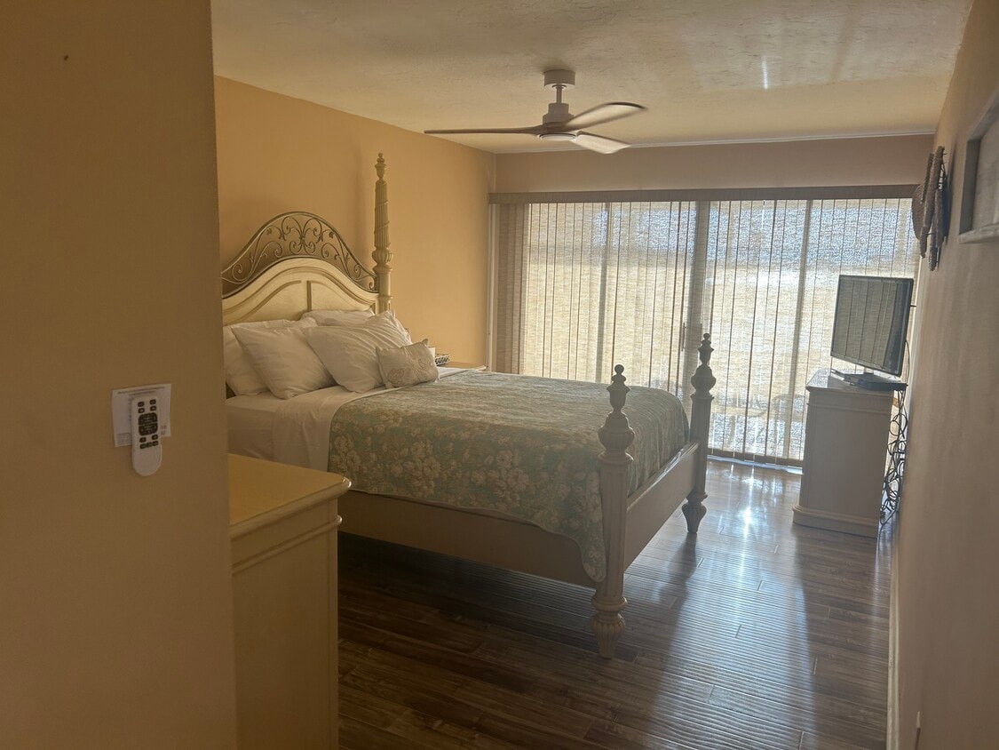 Foto del edificio - 3801 E Bay Dr