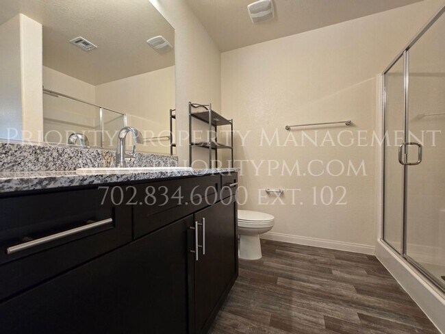 Foto del edificio - Gated~ 3 Bedroom ~ 2 Bath Townhome w/2 Car Garage~MUST SEE!