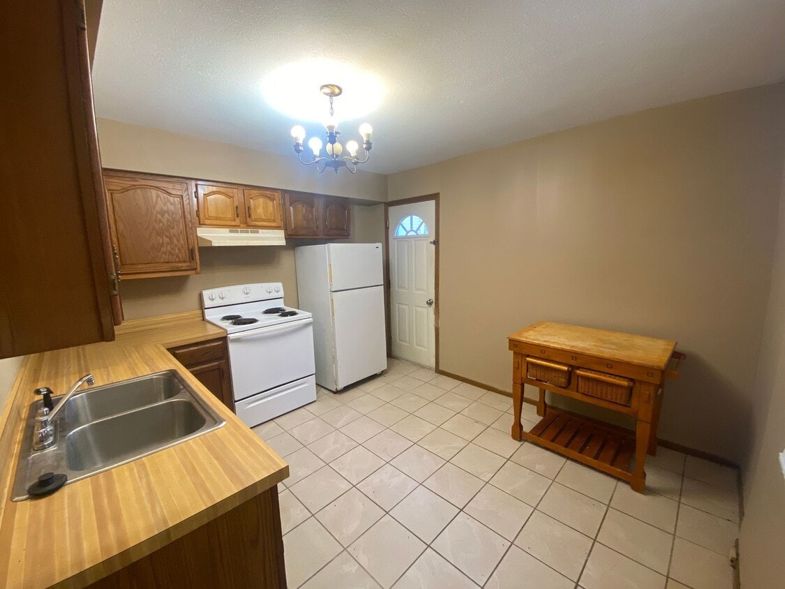 Primary Photo - 2328 Mitchell Ave