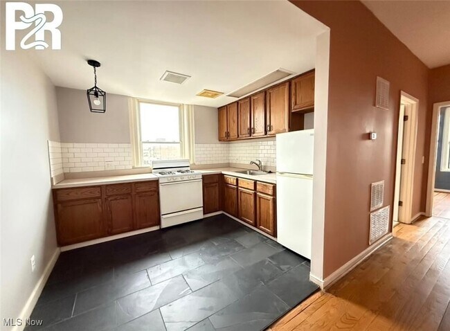 Foto del edificio - 3645 Prospect Ave E