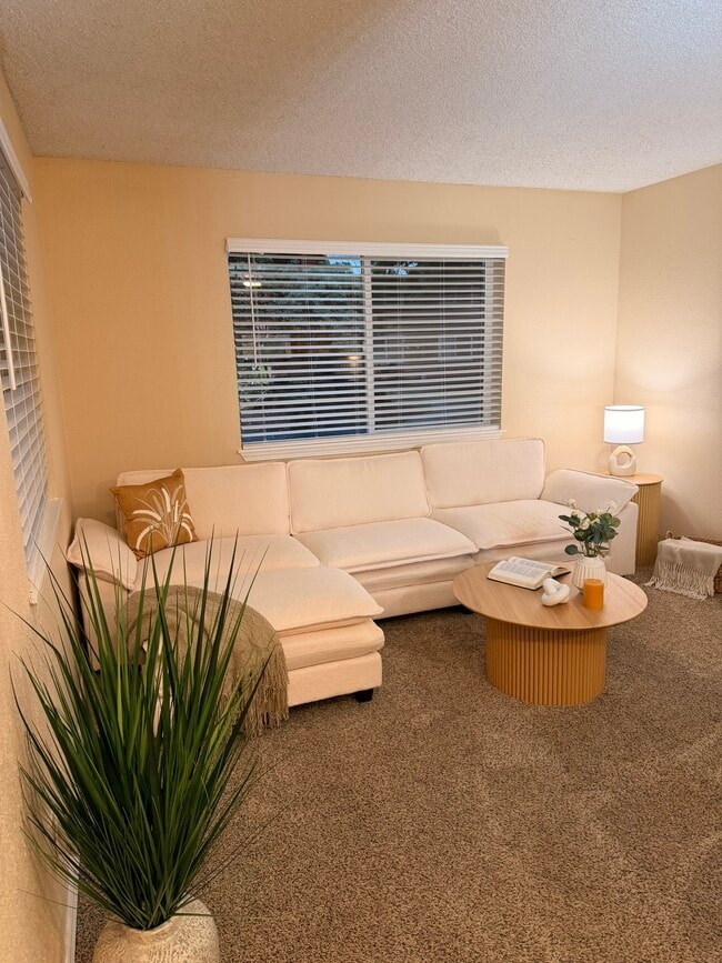 Building Photo - Evergreen Rock Maple Apartments