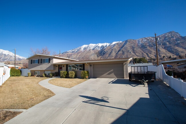 Building Photo - 3306 N Canyon Rd