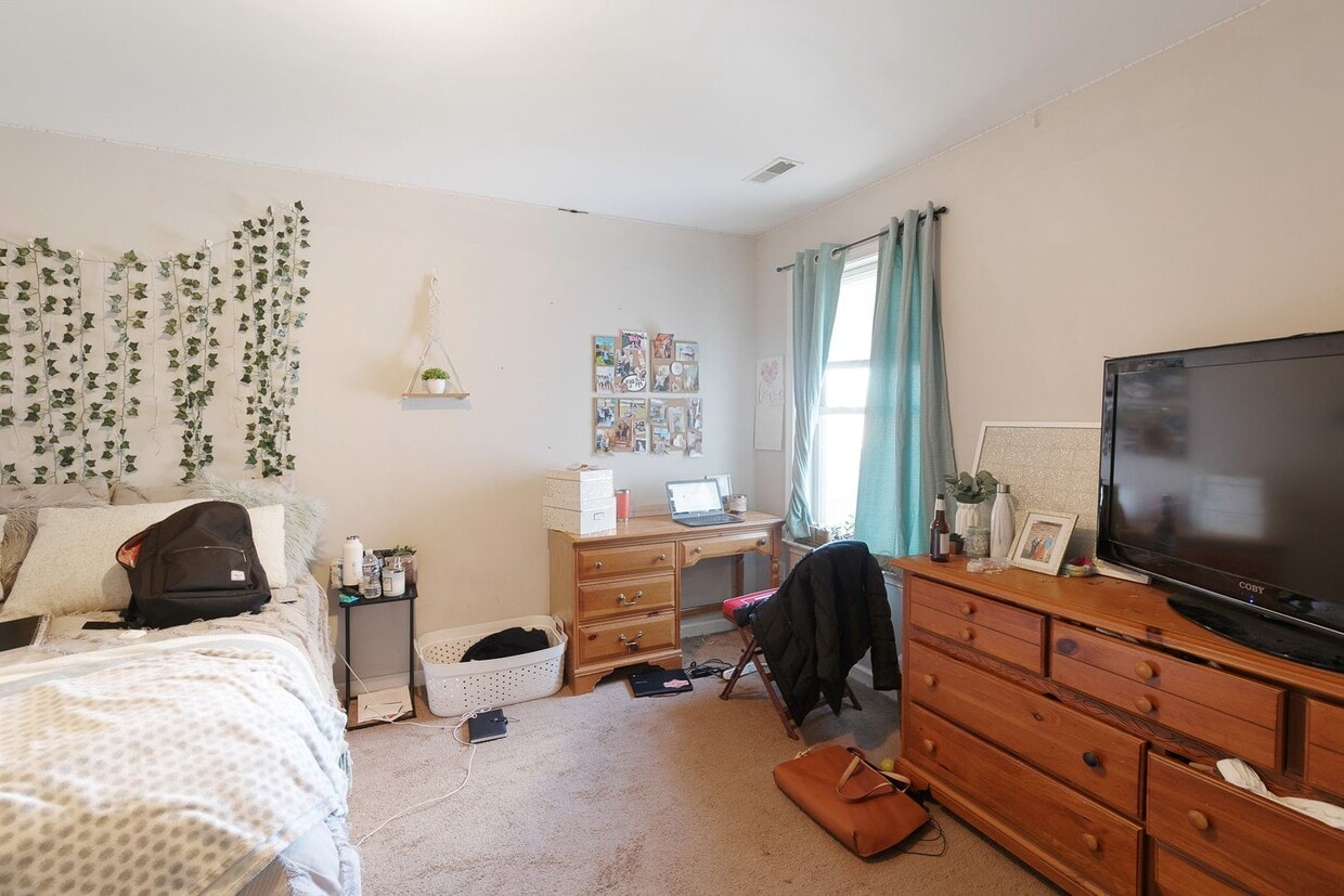 Photo - 1628 Willington St