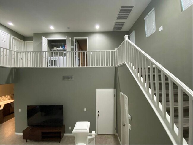 Foto del edificio - 5806 W Agate Ave