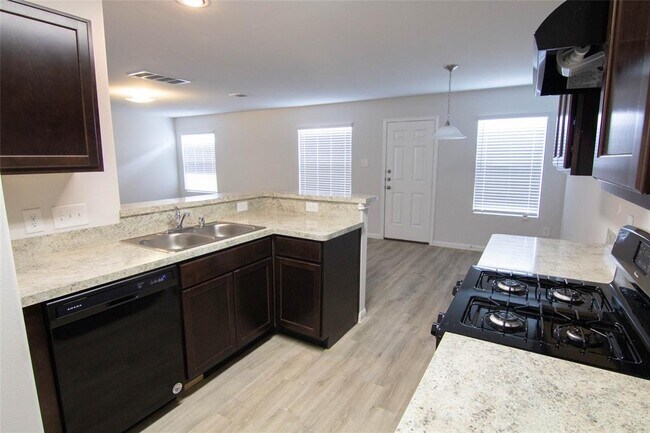 Building Photo - 4115 Silver Ranch Rd