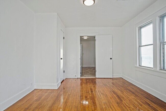 Foto del edificio - 1524 NE 8th St