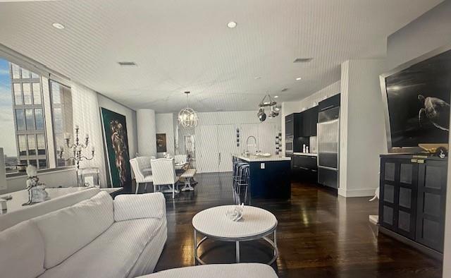 Foto del edificio - 2200 Victory Ave