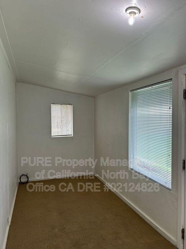 Building Photo - 195 Sky Oaks Dr