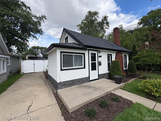 Foto del edificio - 16228 Kirkshire Ave