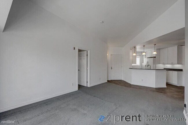 Building Photo - 2 br, 2 bath Condo - 7084 Camino Degrazia,...