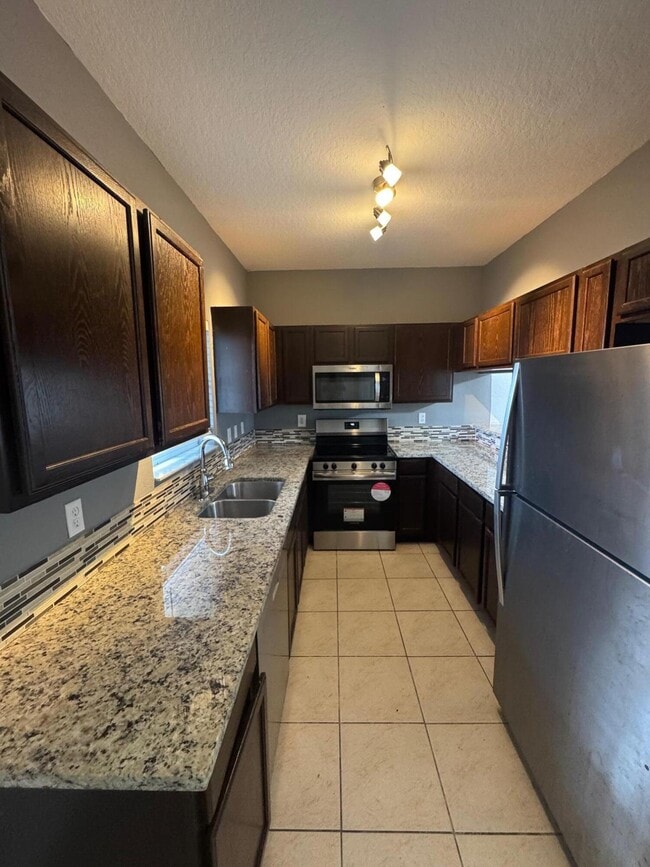 Building Photo - 1109 Colonial Palms Way