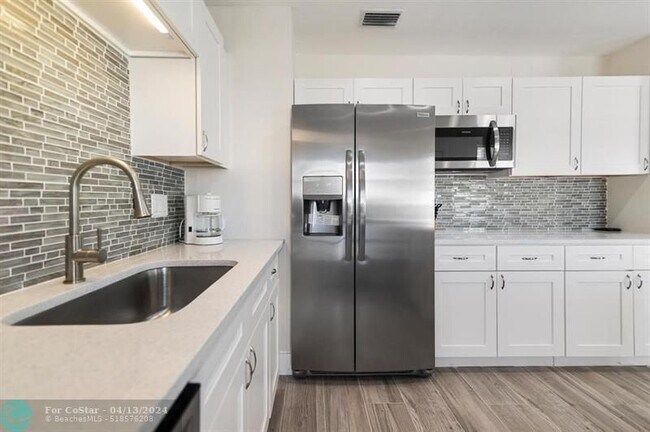 Foto del edificio - 2501 NE 12th St