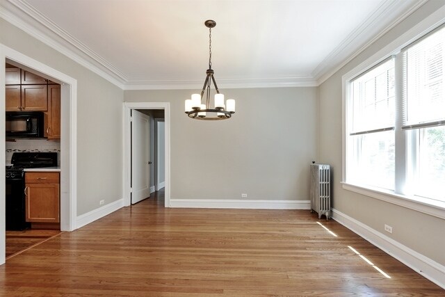 Building Photo - 823 Forest Ave
