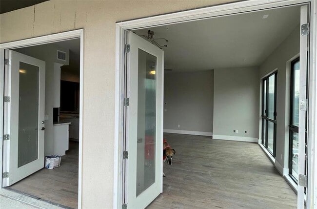 Building Photo - 2727 Houston Ave