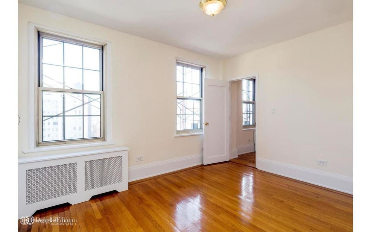 Primary Photo - 25 E 66th St
