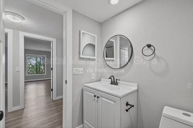 Building Photo - 7220 York Ave S