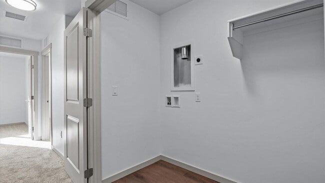 Building Photo - Caspian Way