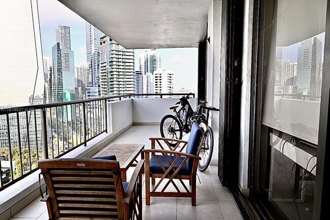 Foto del edificio - 1581 Brickell Ave