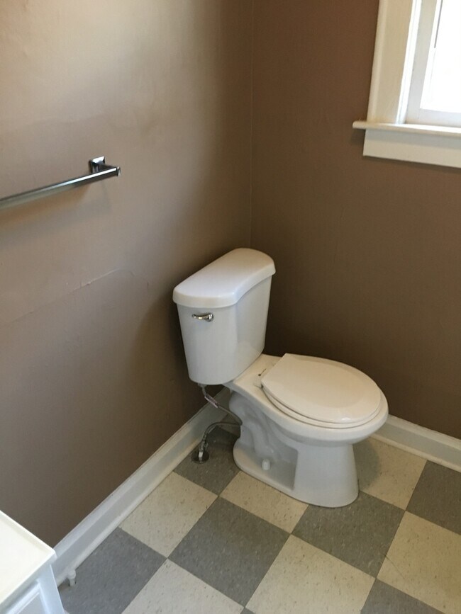 Foto del edificio - 2 Bedroom 1 Bath House Sycamore St  $750 No Pets  Call (304) 521-2567