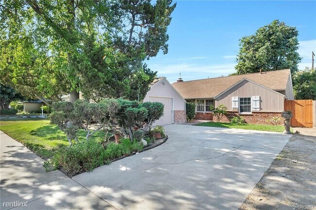 Building Photo - 3 br, 1 bath House - 13845 Archwood St