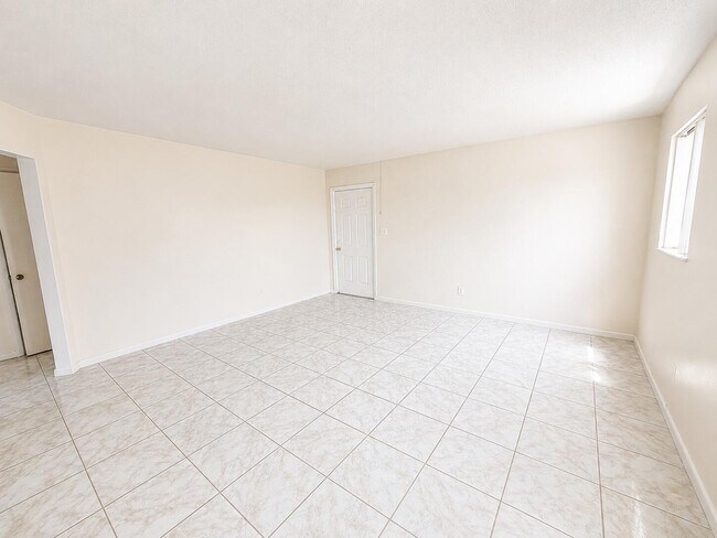 Foto del edificio - 1521 W 21st St