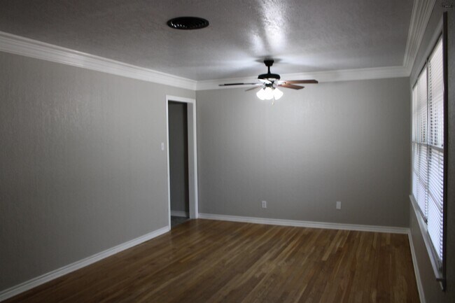 Building Photo - 4305 Randel Dr