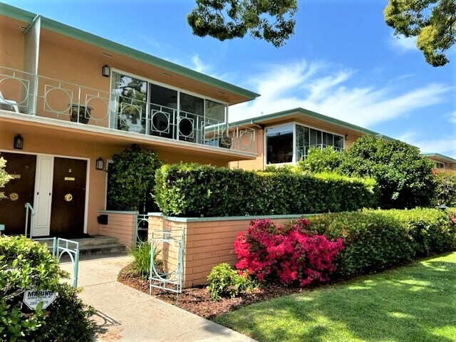 Building Photo - 1000 San Pasqual St