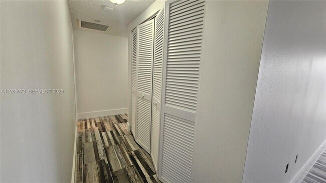 Foto del edificio - 1980 S Ocean Dr