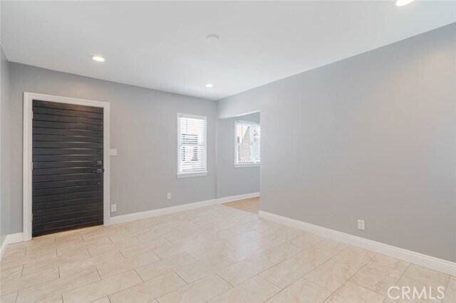 Building Photo - 1049 Western Ave