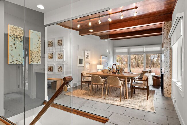 Foto del edificio - 5052 Logan Ave S