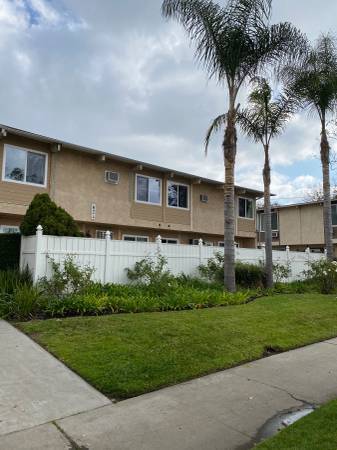 Building Photo - 824 S Falcon St