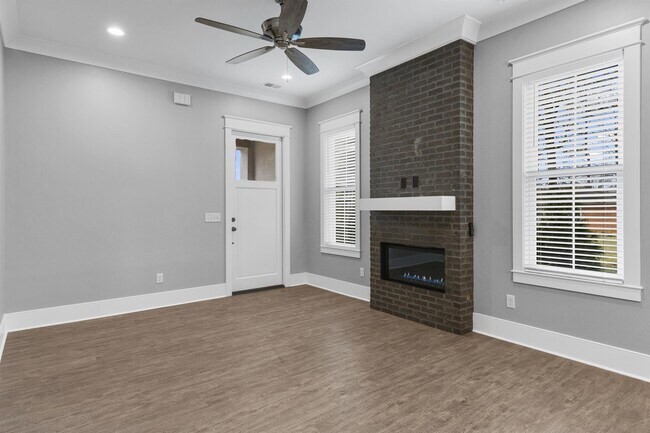 Building Photo - 1717 Double Oak Trl