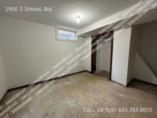 Building Photo - 1900 S Spring Ave