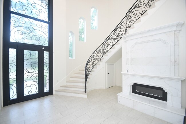Building Photo - 422 Mignon Ln