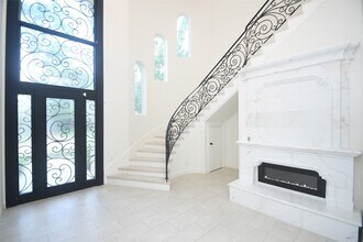 Building Photo - 422 Mignon Ln